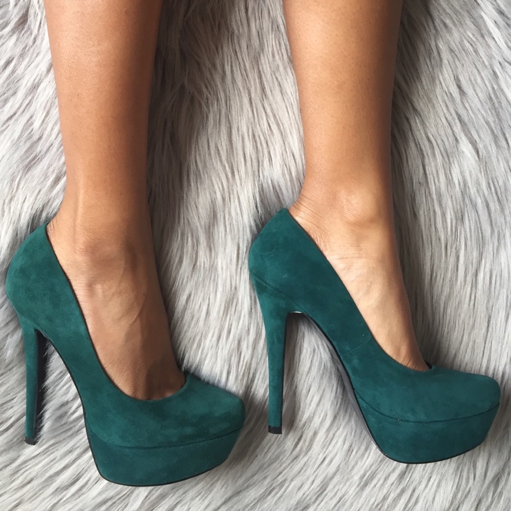 Le Château Pumps from 🇨🇦